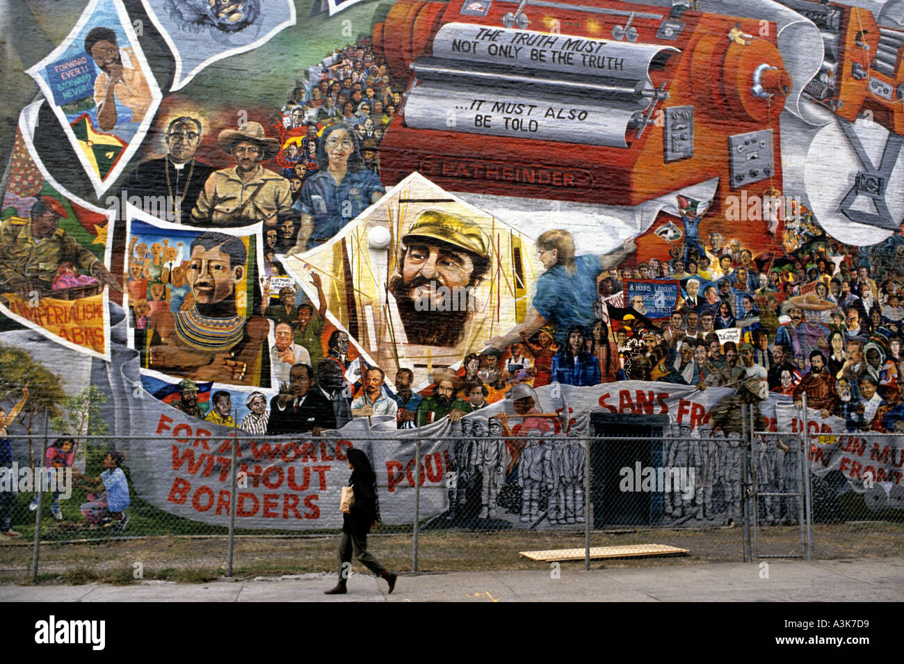 Wandbild mit revolutionären Helden schmücken ein publishing Firma s Wände im unteren Untergrundstation New York Stockfoto
