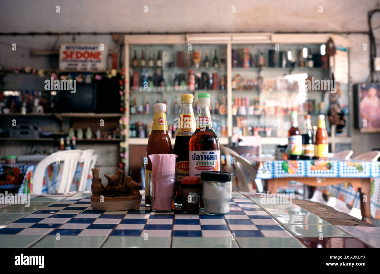 15. Februar 2003 - leere vegetarische Restaurant Sedone in der laotischen Stadt Paxxe (Pakse) Stockfoto