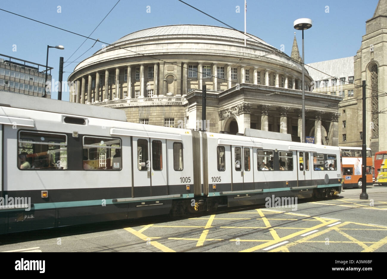 Manchester Straßenbahn Kreuzung Feld Kreuzung kreisförmigen Zentralbibliothek darüber hinaus Stockfoto