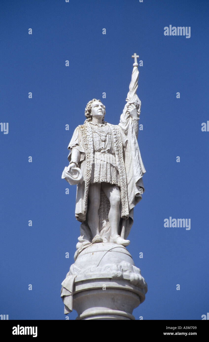 San Juan Nahaufnahme der historischen Statue des blauen Himmels von Christoph Kolumbus auf der Plaza Colon, Puerto Rico, Karibik Stockfoto