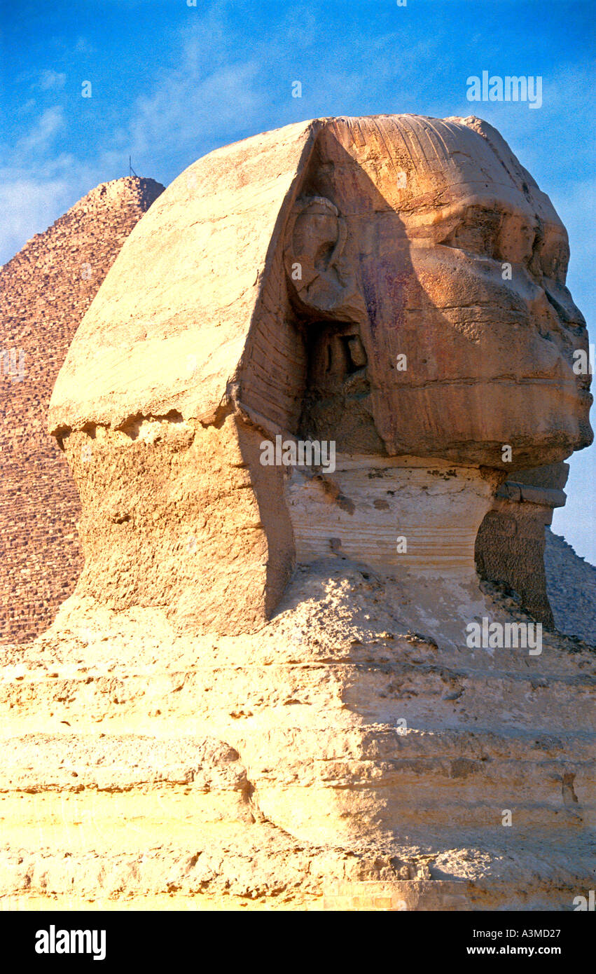 Skulptur der mythologische Löwen menschliche Kreatur die Sphinx neben den Pyramiden Ägyptens Stockfoto