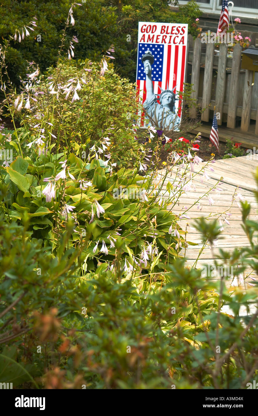 Nahaufnahme Detail Vorgarten patriotischen Banner God Bless America Stockfoto