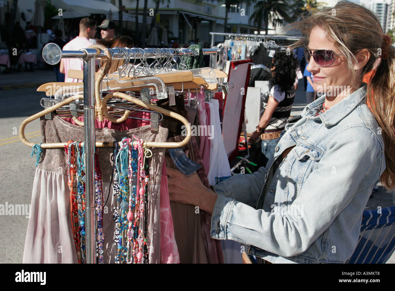 Miami Beach, Florida, South Beach, Ocean Drive, Art déco-Wochenende, Veranstaltung, Festival, Festivals, Architekturfeier, Messe, Erwachsene Erwachsene Erwachsene Frau Frauen weiblich la Stockfoto