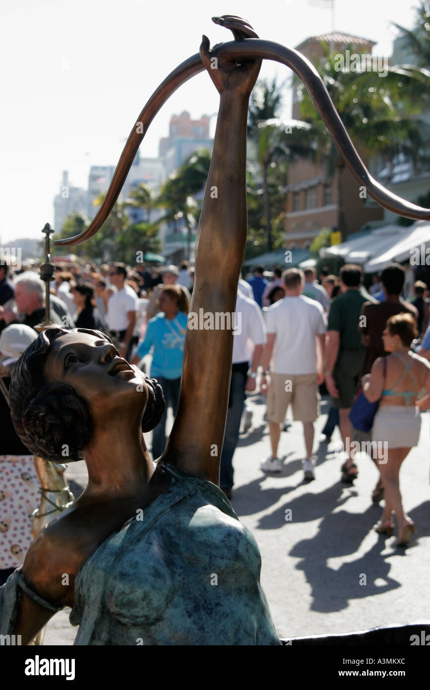 Miami Beach, Florida, South Beach, Ocean Drive, Art déco-Wochenende, Veranstaltung, Festival, Festivals, Architekturfeier, Messe, Erwachsene Erwachsene Erwachsene Frau Frauen weiblich la Stockfoto