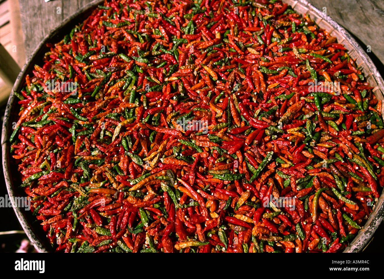 Myanmar Burma Essen Peperoni Trocknen In Der Sonne Stockfotografie Alamy