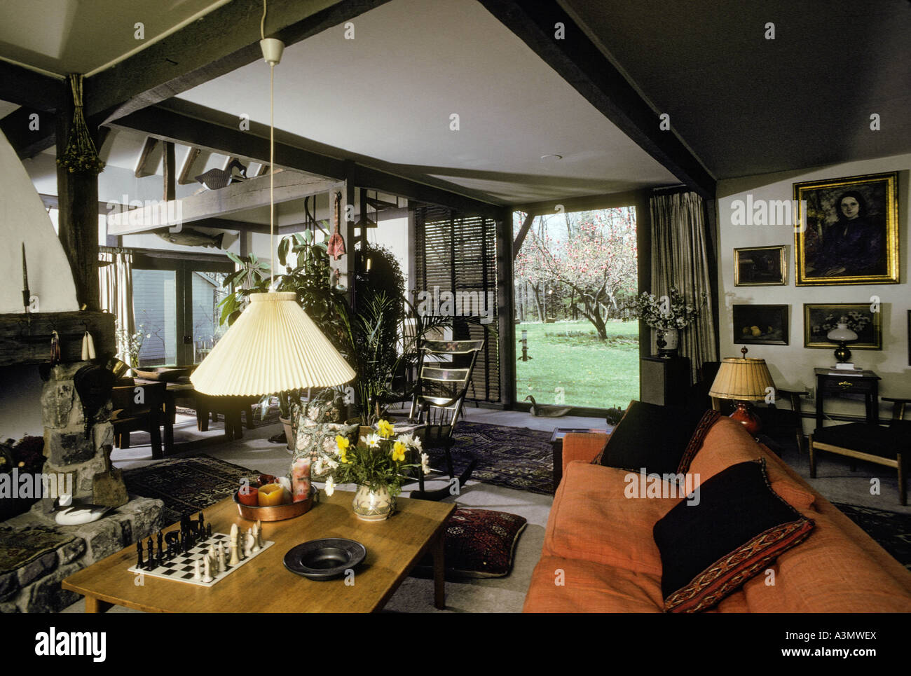 frühe amerikanische Wohnzimmer Marmor handgeschnitzte Schachspiel Stockfoto