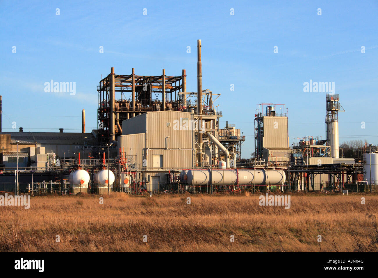 Grangemouth Raffinerie nahe Falkirk Schottland zeigen, industrielle Rohrleitungen und Anlagen arbeiten Stockfoto