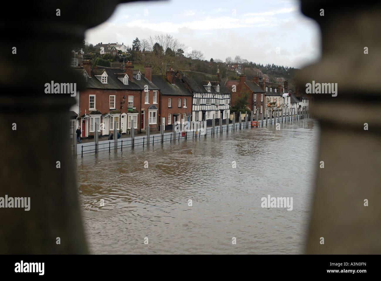 Überfluten Sie Barrieren den Fluss Severn bei Bewdley, Worcestershire. Stockfoto