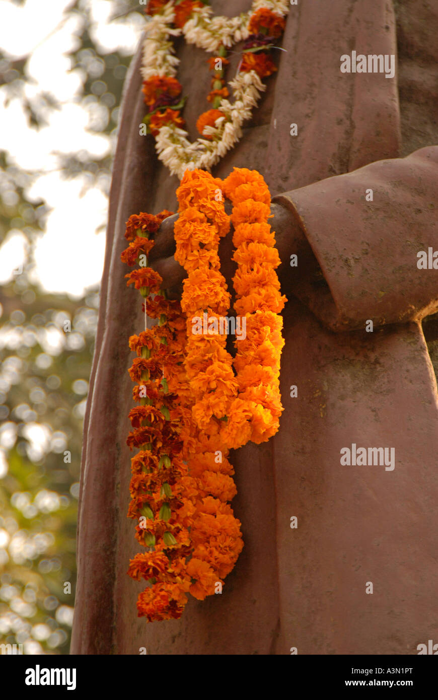 Gründer-Statue am Hindu-Tempel, Benares Universität, Varanasi, Indien Stockfoto