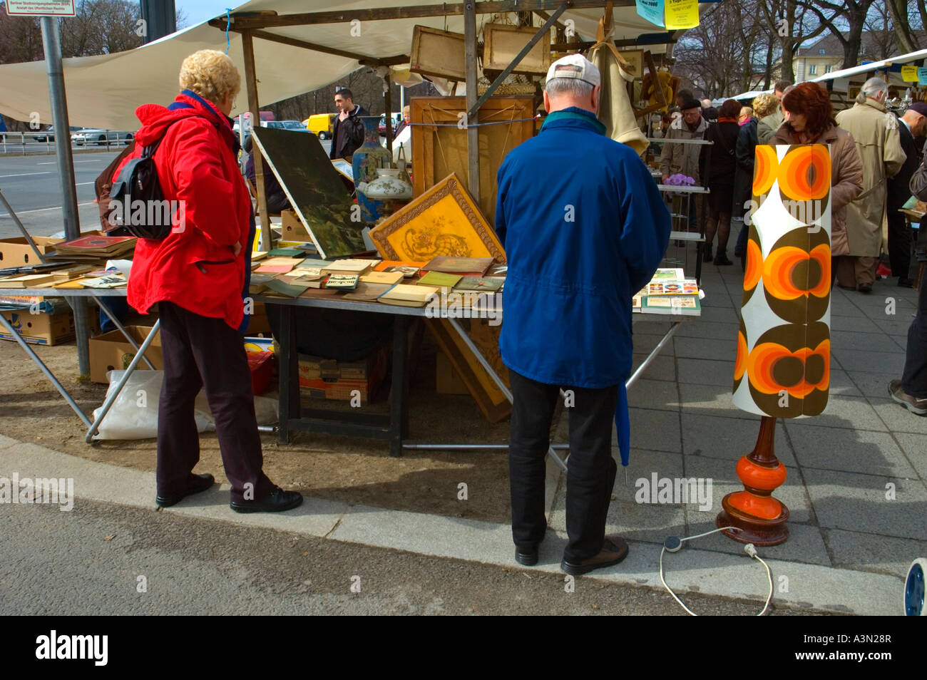 Straße des 17. Juni Markt im Tiergarten in Berlin Deutschland Mitteleuropa Stockfoto