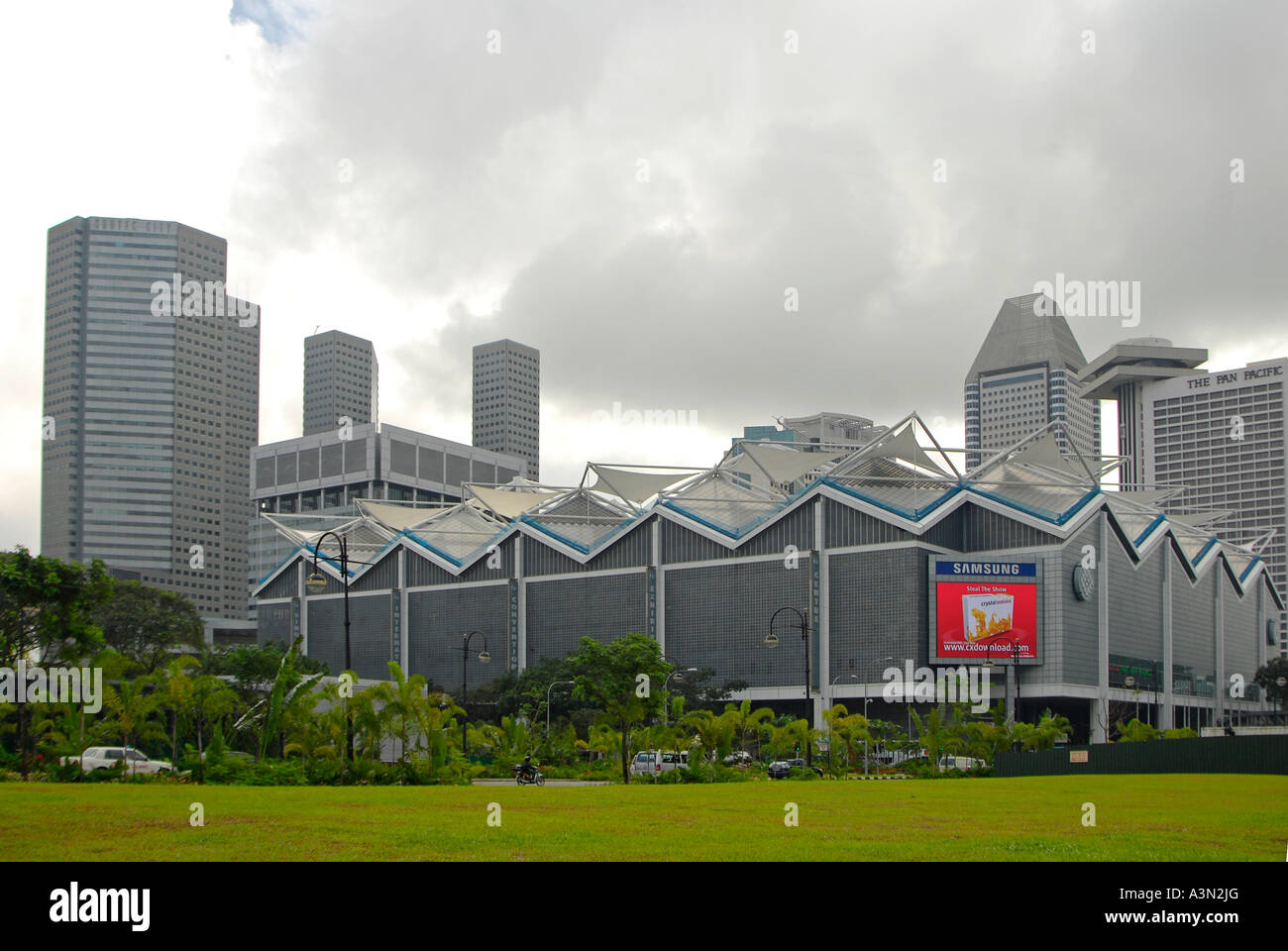 Suntec City und große LCD-Anzeige, Singapur Stockfoto