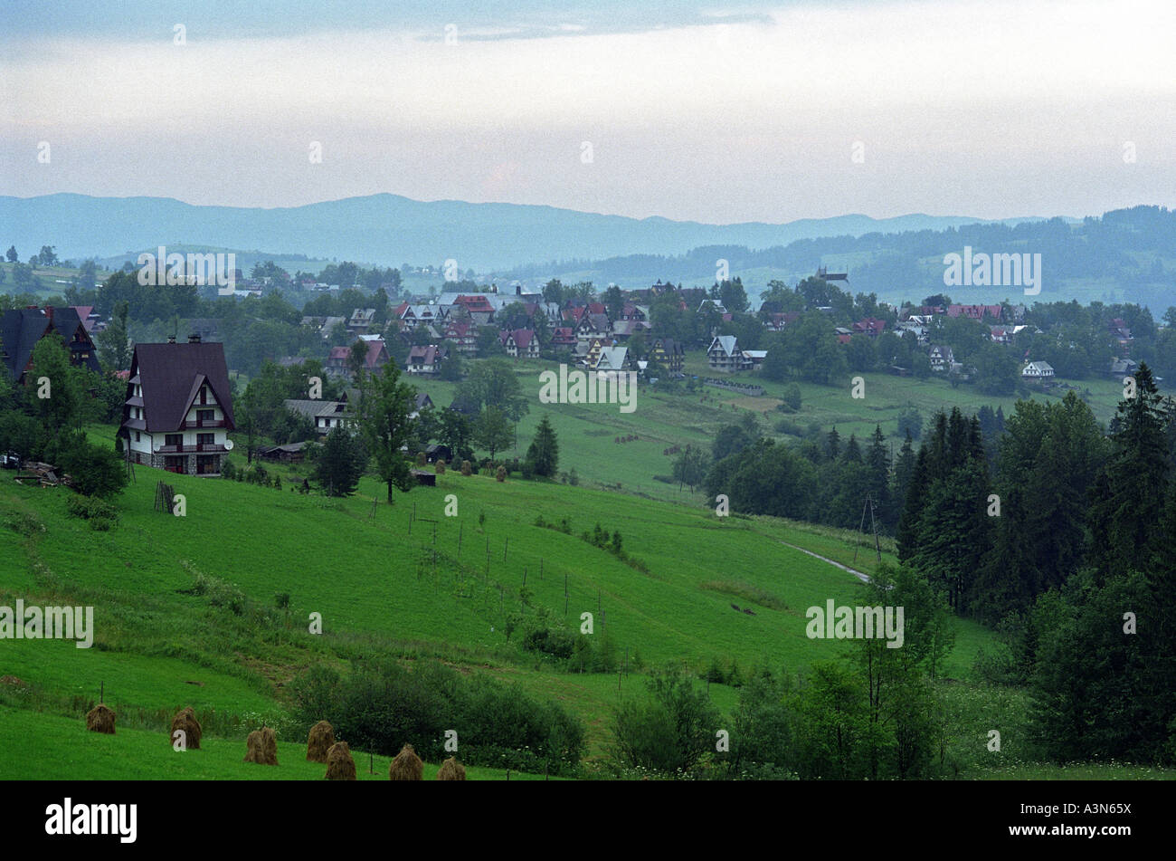 Ein Dorf in der hohen Tatra, Bukowina Tatrzanska, Polen Stockfoto