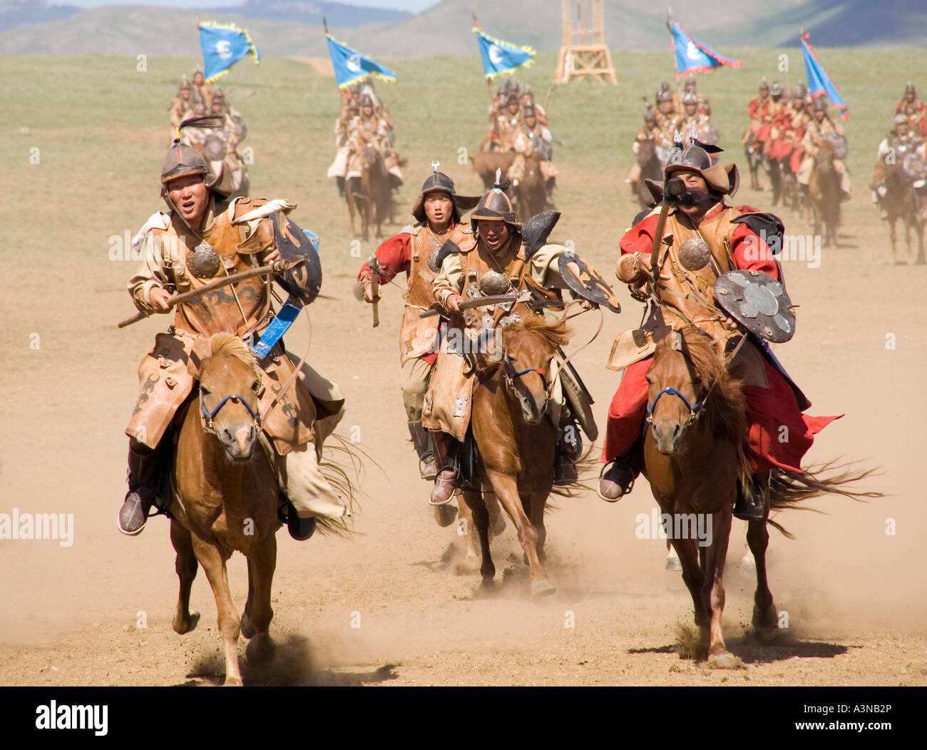 Dschingis Khan-Krieger mit Speeren, gezeichnet in die Schlacht reiten Stockfoto