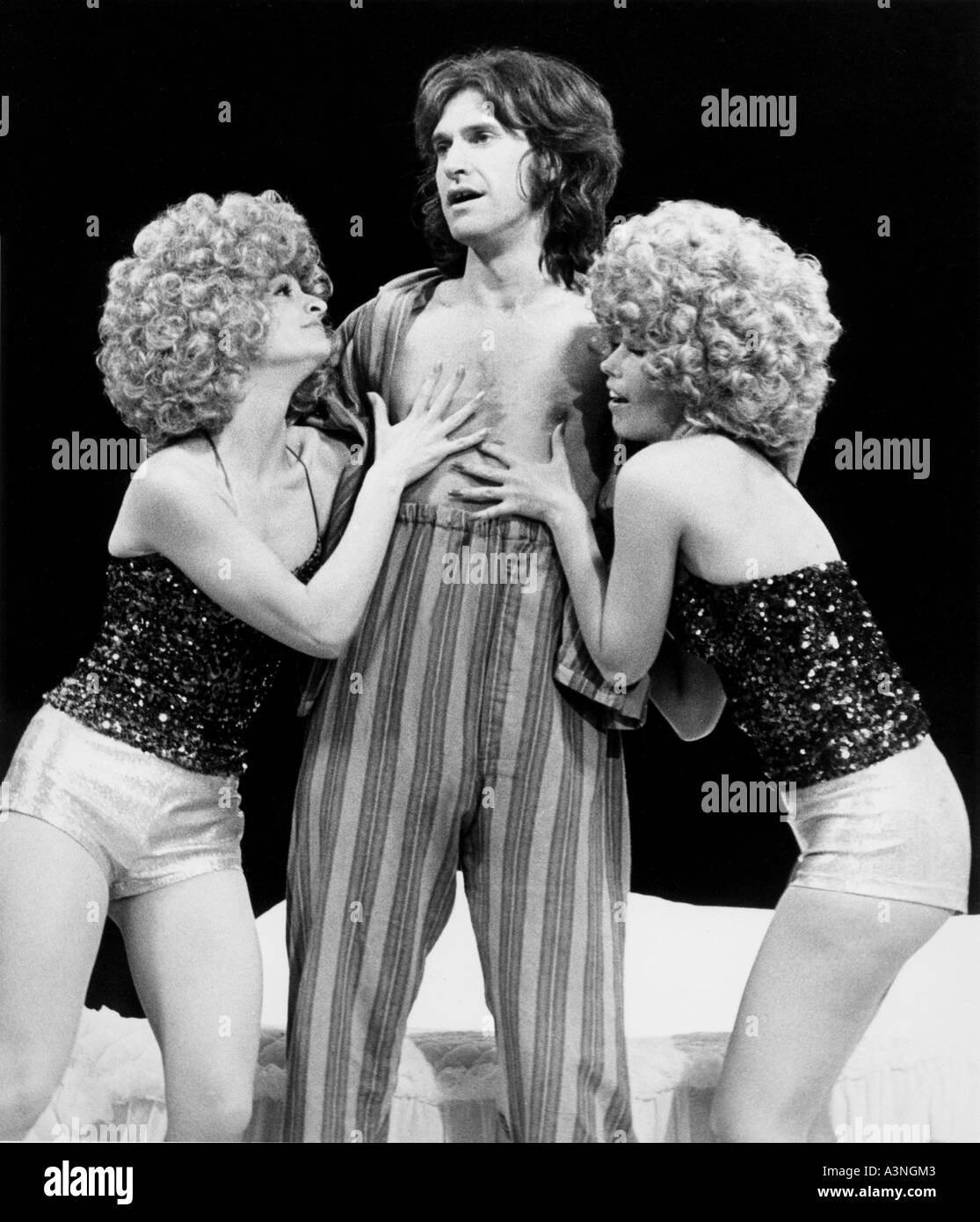 KINKS Ray Davies mit Ann Chapman und Linda Lawrence in Granada TV-Drama STARMAKER Stockfoto