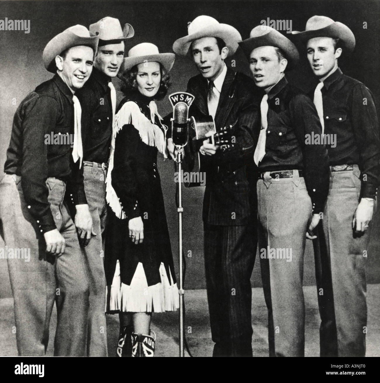 HANK WILLIAMS uns Country-Musiker mit seiner Frau Audrey und Gruppe auf  einem Radiosender in Nashville Stockfotografie - Alamy
