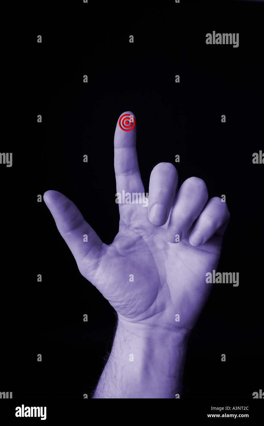 Hand mit Ziel Bulls eye Bullseye auf Finger gezeigt Stockfoto