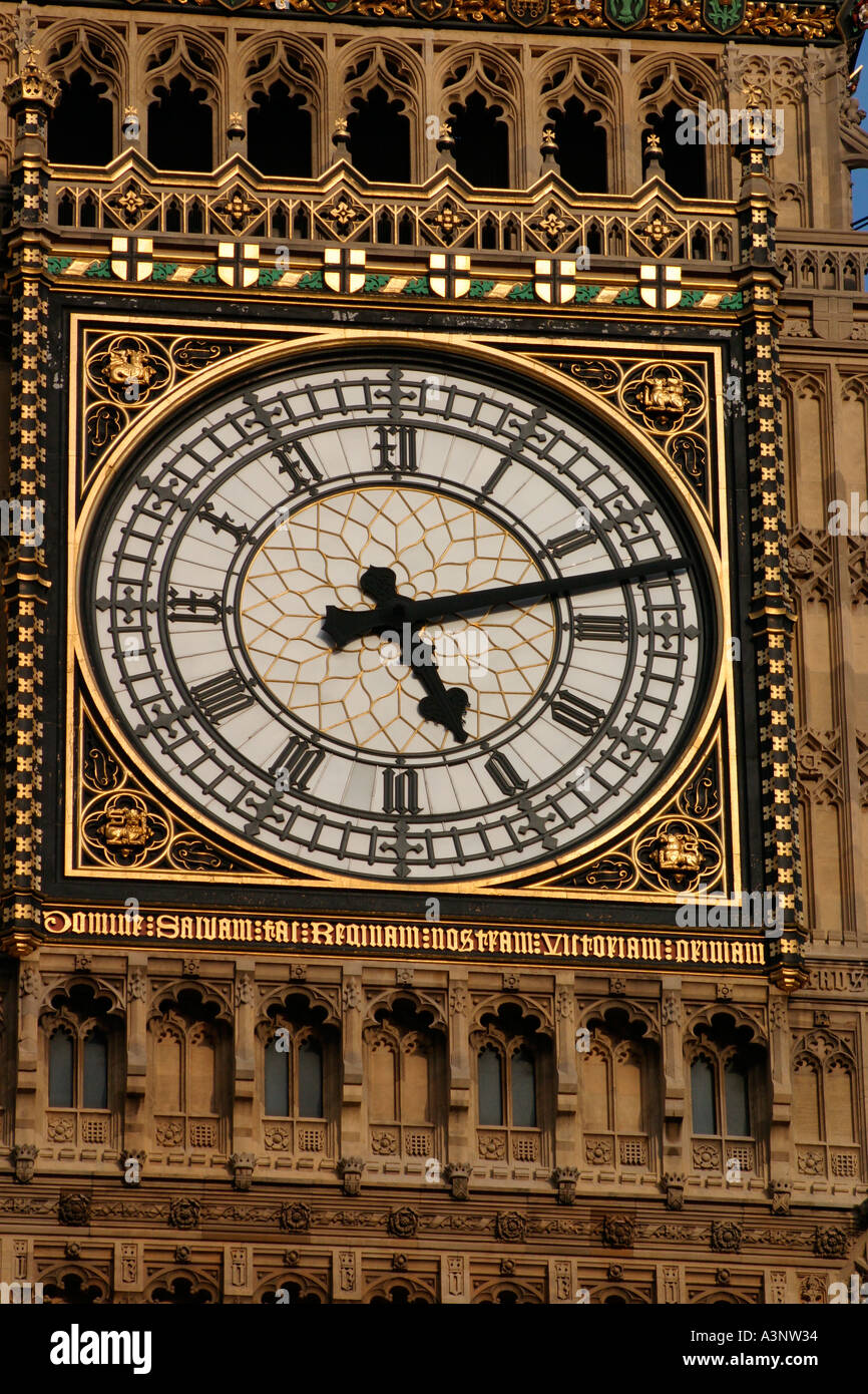 Der Elizabeth Tower beherbergt die große Glocke, die als „Big Ben“ und Clock Face bekannt ist Stockfoto