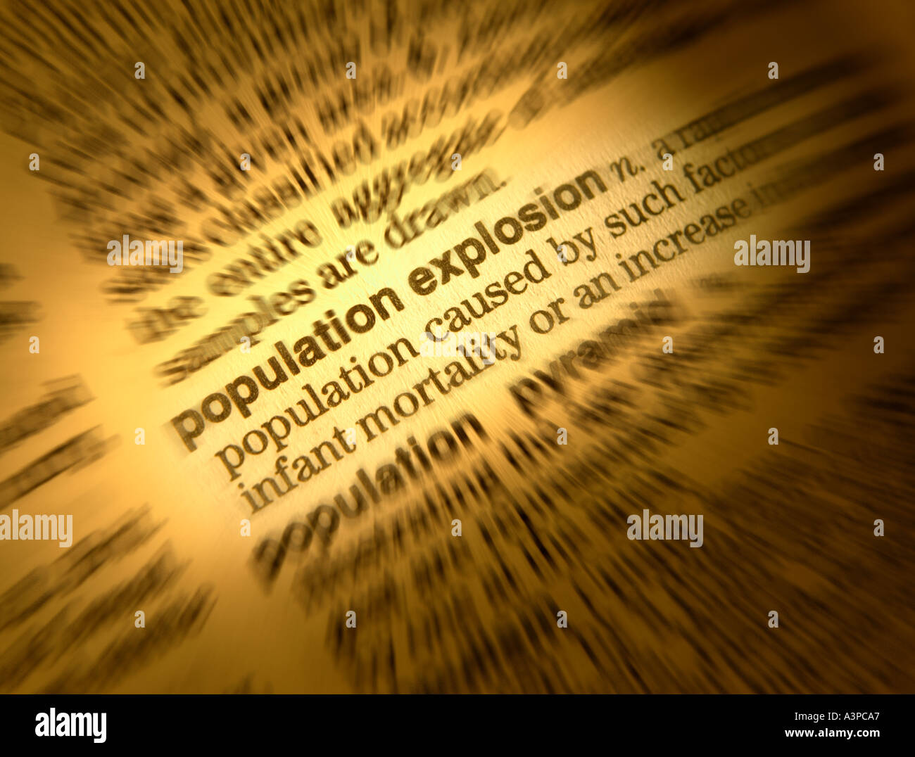 NAHAUFNAHME VON WÖRTERBUCH SEITE ZEIGT DEFINITION DER BEVÖLKERUNGSEXPLOSION WÖRTER Stockfoto