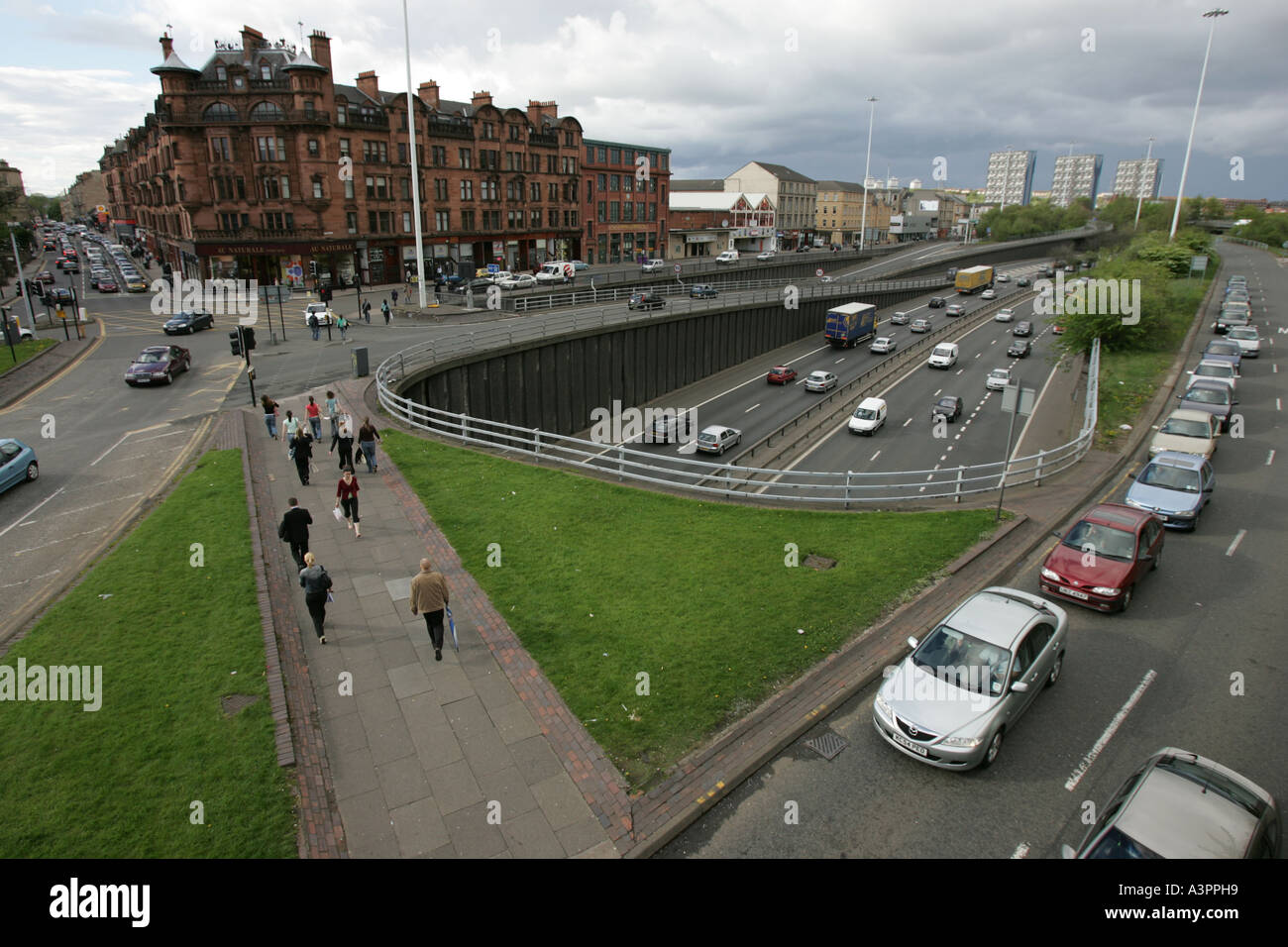 Verkehr auf der Autobahn M8 und in Charing Cross, Glasgow Stadtzentrum entfernt. Stockfoto