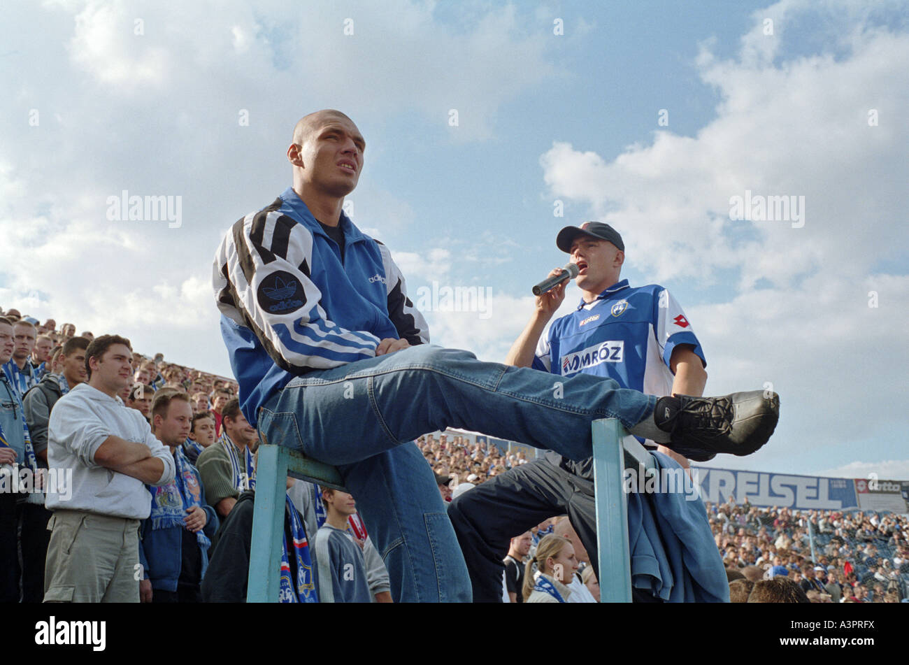 Fans von Lech Poznan-Fußball-Club in einem Stadion, Poznan, Polen Stockfoto