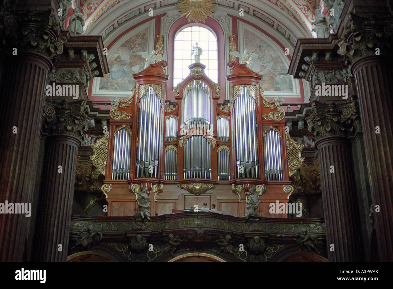 Organe in der Pfarrei St. Stanislaw in Poznan, Polen Stockfoto