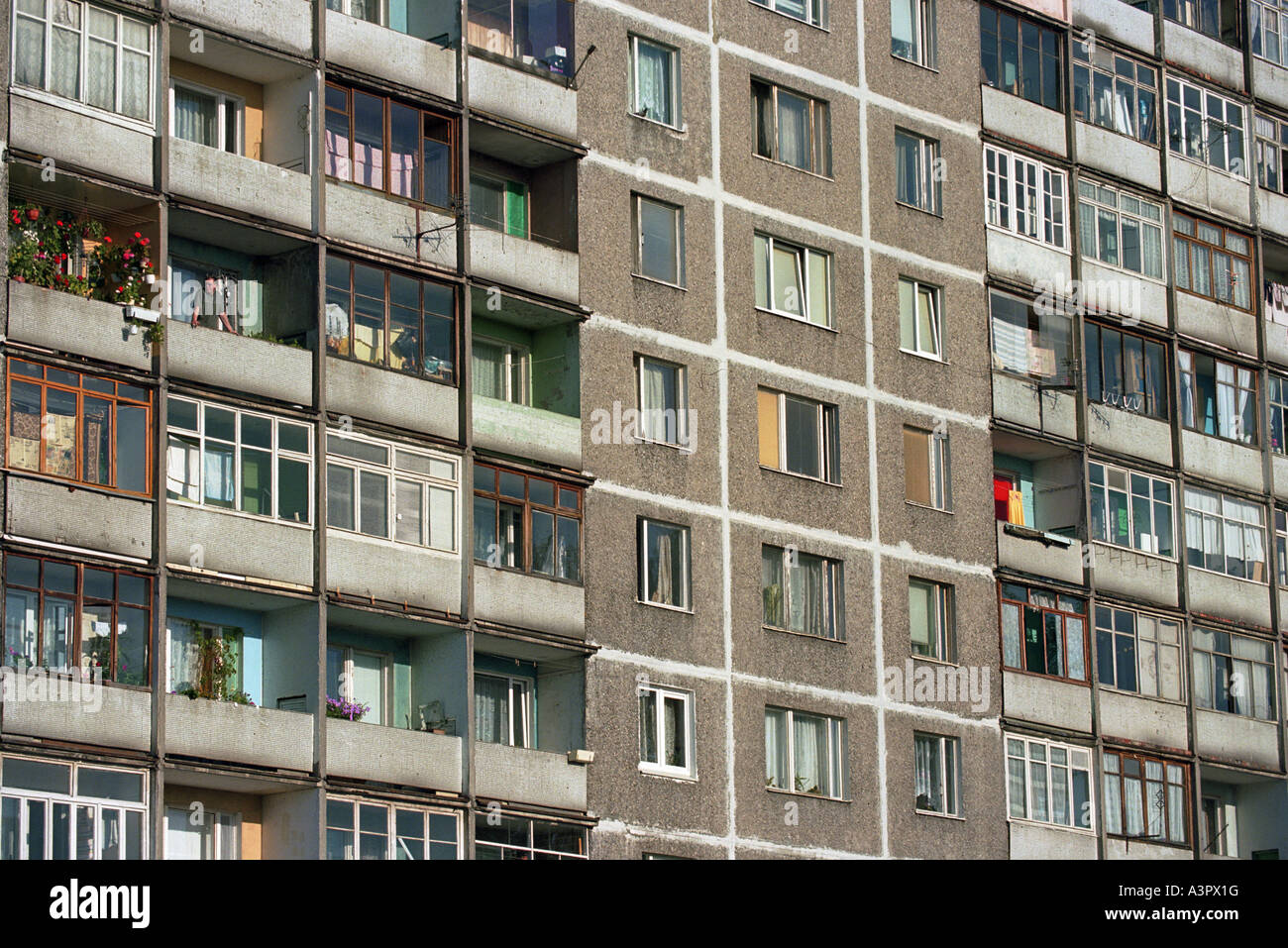 Ein heruntergekommenes vorgefertigte Gebäude in Kaliningrad, Russland Stockfoto