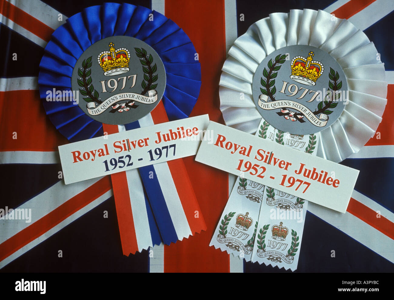 Queen Silver Jubilee Souvenir-Rosetten 1952 1977. Queen Elizabeth II London 1970er Jahre Großbritannien HOMER SYKES Stockfoto