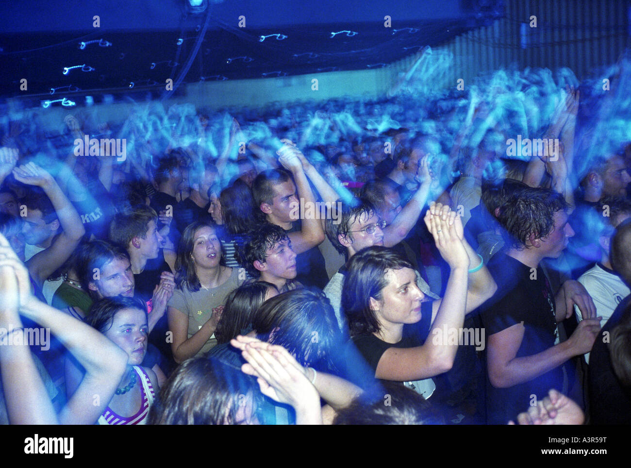 Jugendliche bei einem Rock-Konzert der Band Kult in Poznan, Polen Stockfoto