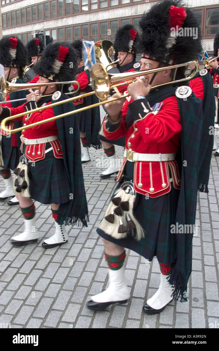 Traditionelle schottische Militärmusik entlang der Royal Mile in Edinburgh Stockfoto