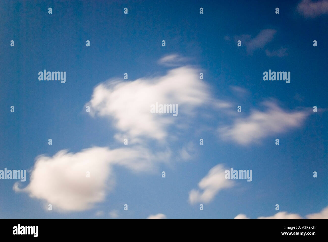 treibenden Wolken Langzeitexposition Stockfoto