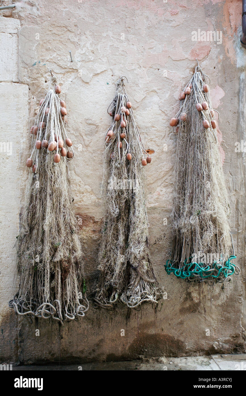 Fischernetze zum Trocknen aufhängen. Castello, Venedig, Italien Stockfoto