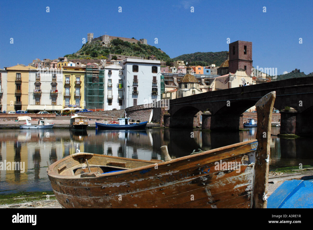 Ansicht von Bosa aus dem Fluss Sardinien Italien Stockfoto