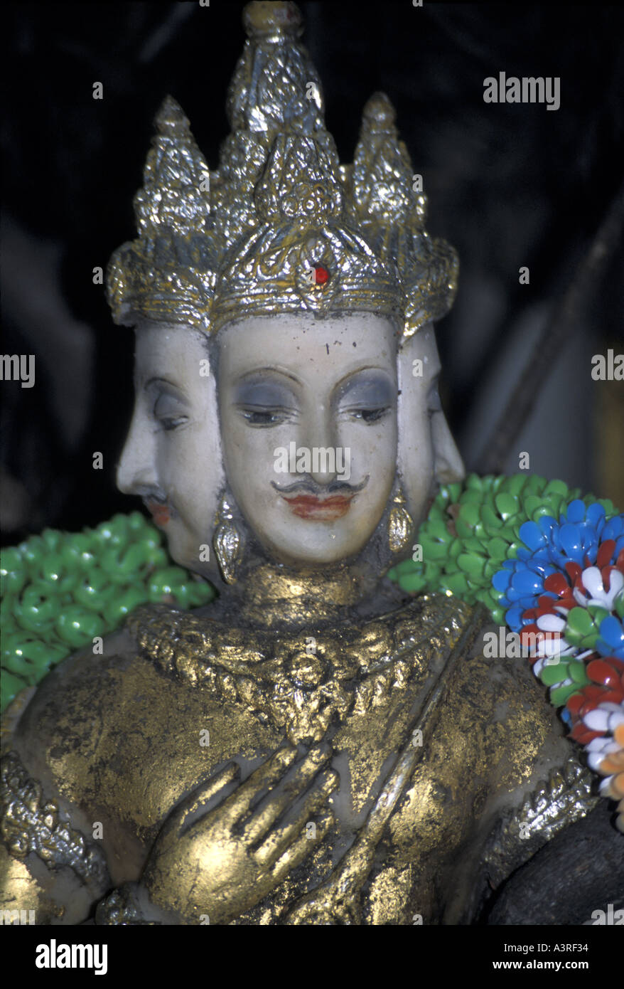Trimurti, die 'Supreme-Wesen'-Statue, die Brahma, Vishnu und Shiva darstellt Stockfoto