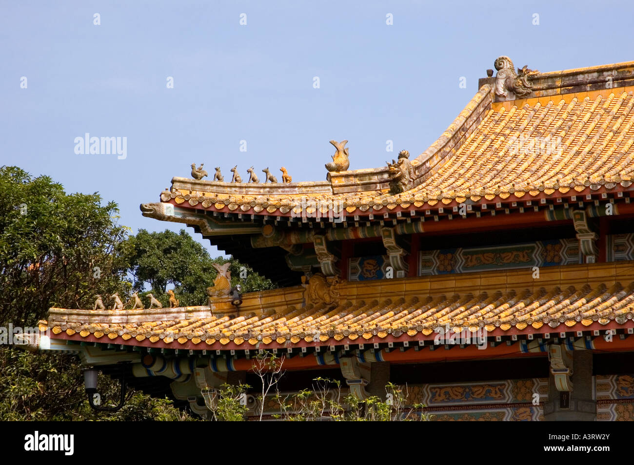 Stock Foto von einer Dachlinie im Po Lin Monastery auf Lantau Island in Hongkong 2006 Stockfoto