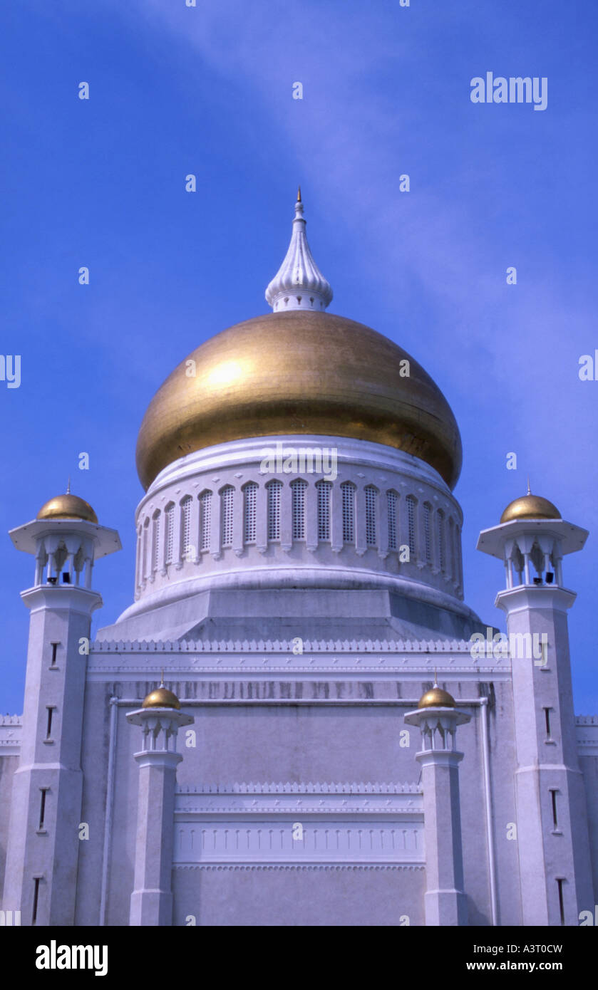 Detail der goldenen Kuppel auf dem Omar Ali Saifuddin Mosque in Bandar Seri Begawan, Brunei Stockfoto