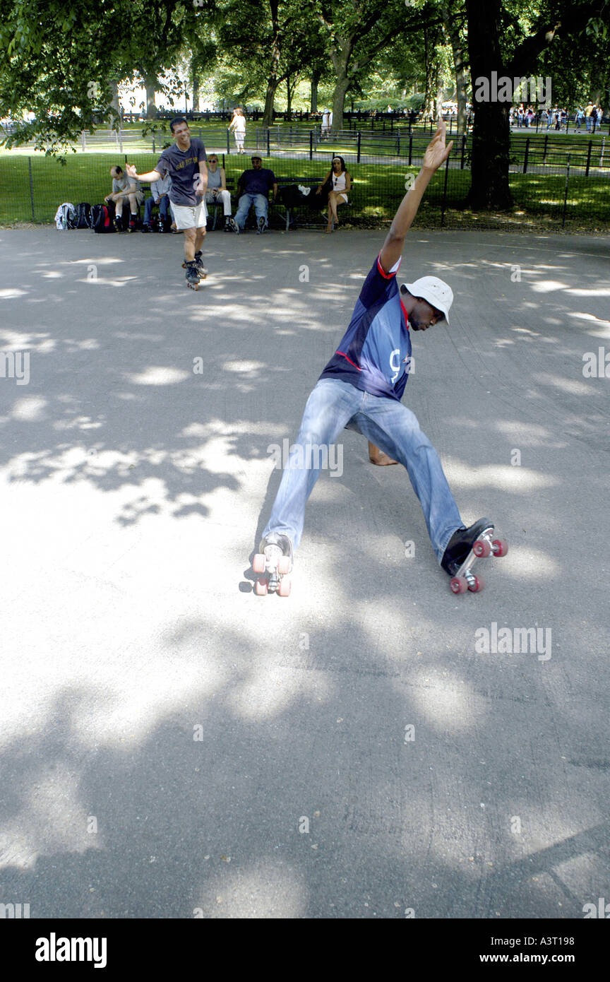 Skater tanzen im Central Park New York Nano Calvo visuelle geschrieben Stockfoto