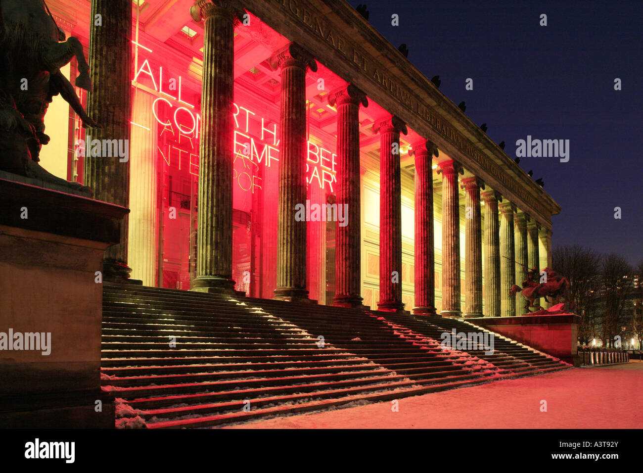 Eingang der alten Museum bei Nacht, Deutschland, Berlin Stockfoto