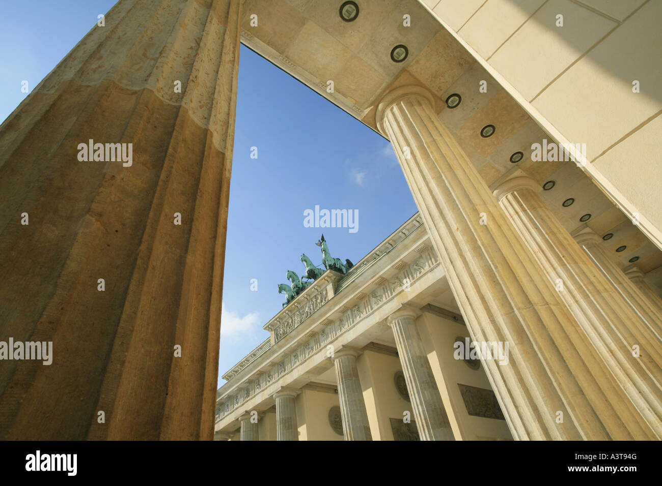 Blick durch Spalten, die Quadriga auf dem Brandenburger Tor, Deutschland, Berlin Stockfoto