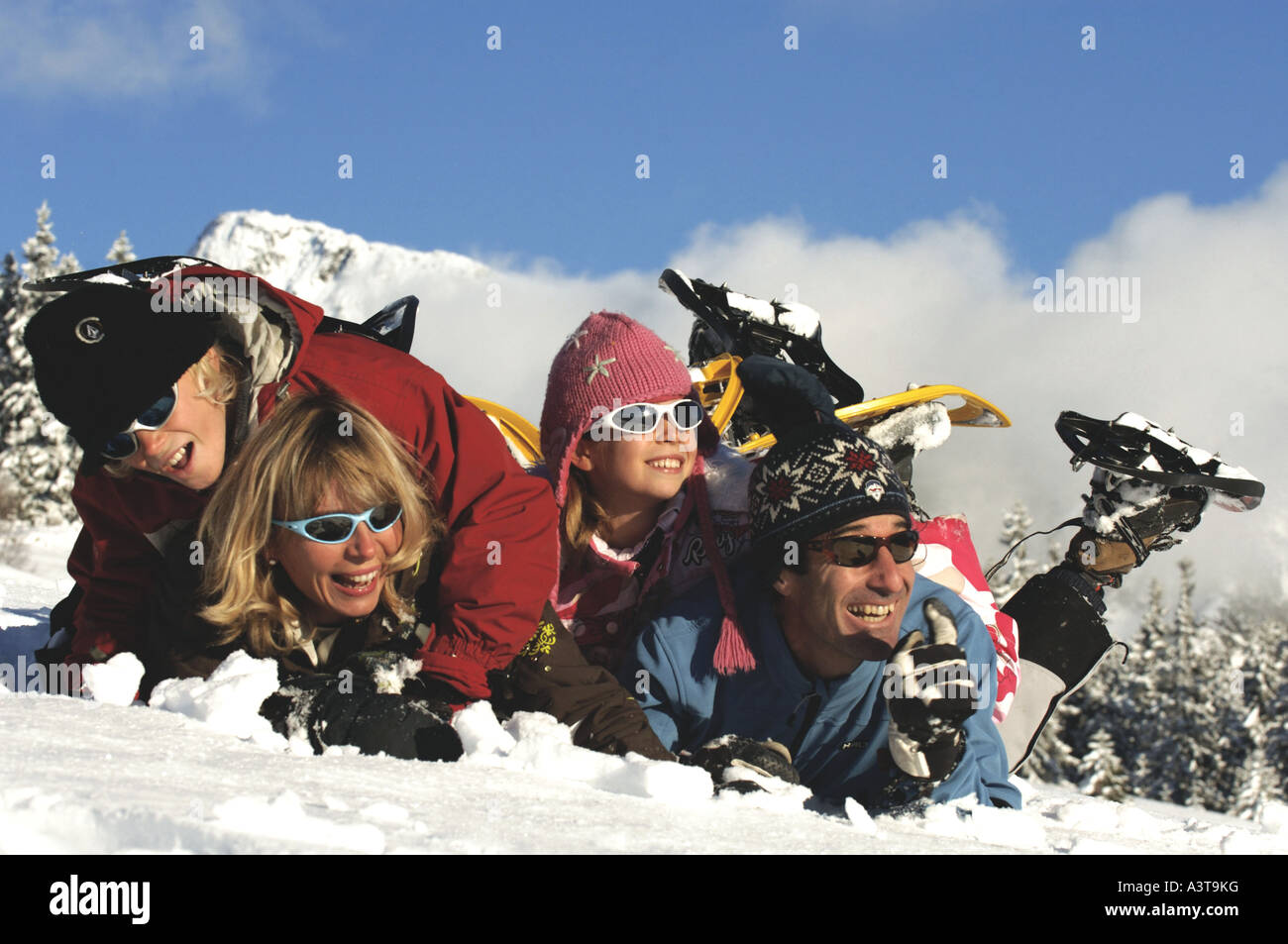 Familie mit Schneeschuhen, Frankreich, Alpen Stockfoto
