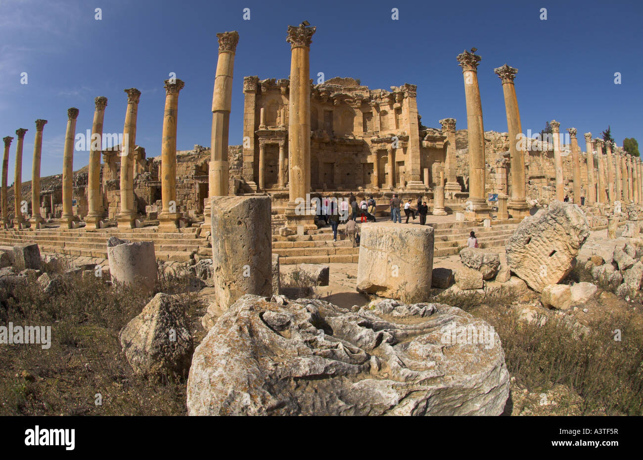 Jordan Jerash archäologische Stätte Cardo Maximus und Nymphäum Fischaugen Ansicht Stockfoto