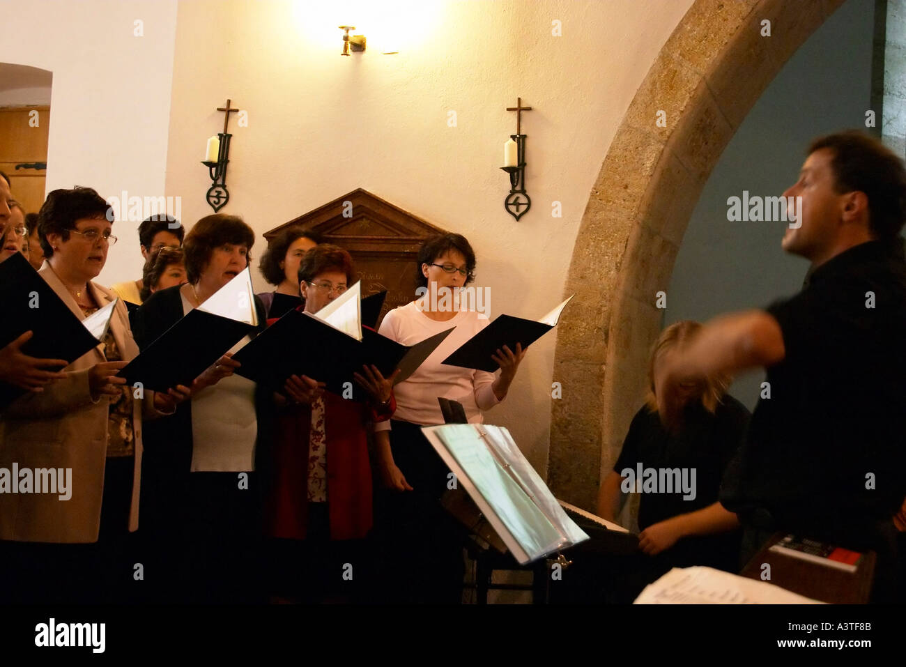 Chorkonzert in der Kirche Stockfoto
