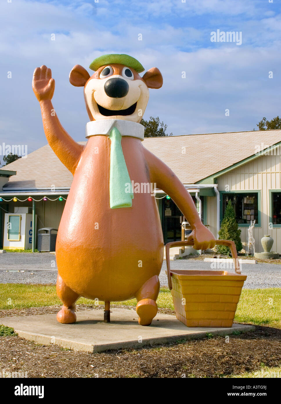 Yogi Bear-Statue auf einem Campingplatz Jellystone Park in Virginia Luray Stockfoto