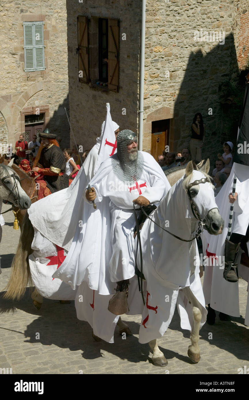 Tempelritter auf mittelalterliche Festival am 14. Juli in Cordes Sur Ciel Tarn (81) Frankreich Stockfoto