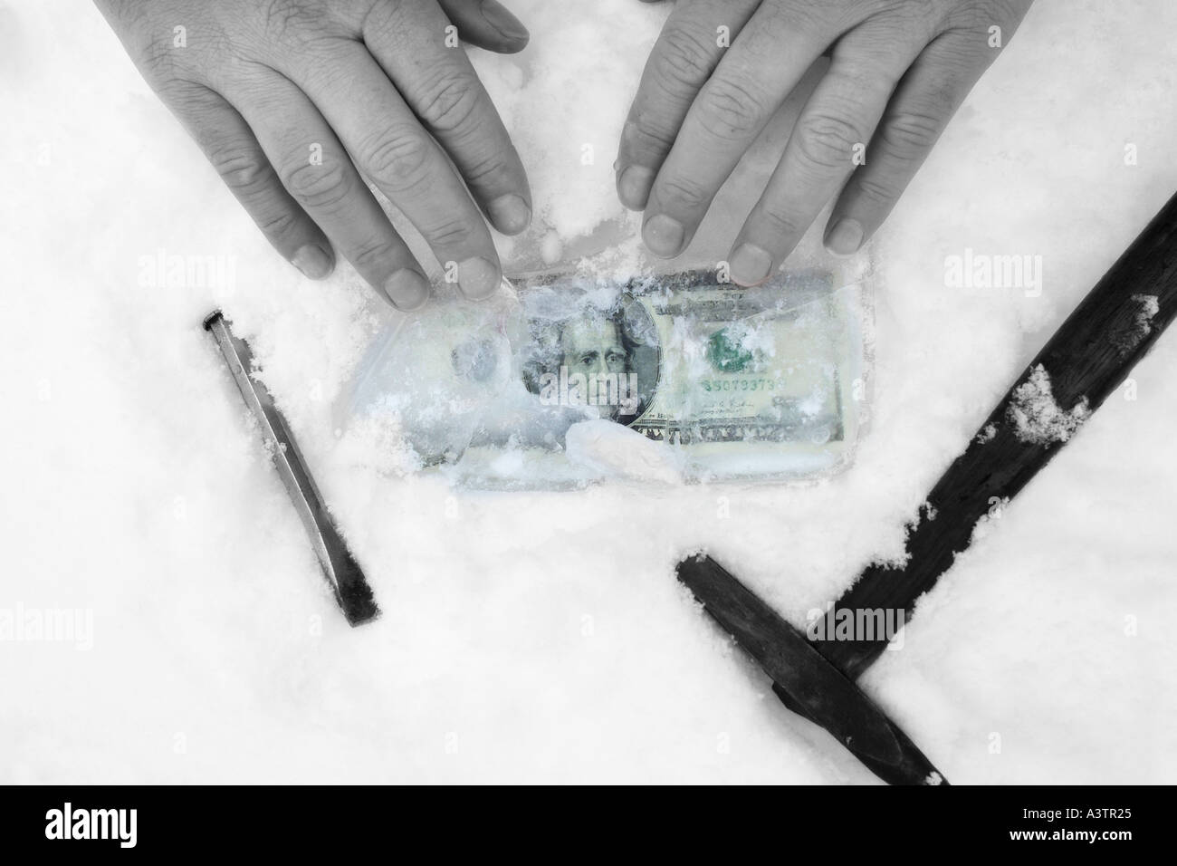 Zwanzig Dollar Bill US-Dollar in Eis eingefroren Vermögenswerte Geld Konzept Stockfoto