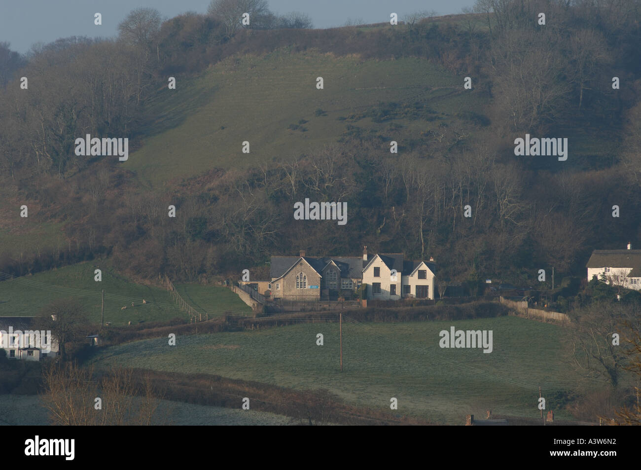 Küstennahen Dorf Branscombe Devon Grundschule von morgendlichen Wintersonne beleuchtet Stockfoto