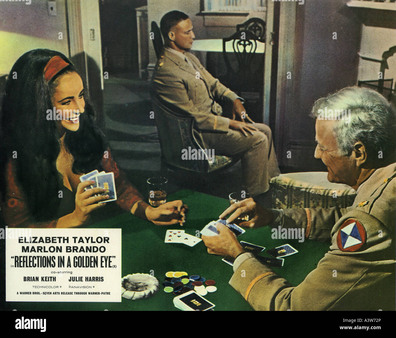 REFLECTIONS IN A GOLDEN EYE 1967 Warner Film mit Elizabeth Taylor und Marlon Brando (Mitte) Stockfoto