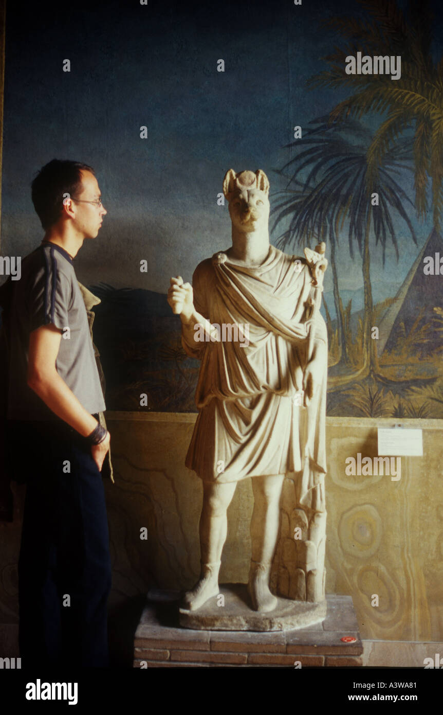 Anubis Der Agyptische Gott Der Unterwelt In Den Vatikanischen Museen Stockfotografie Alamy