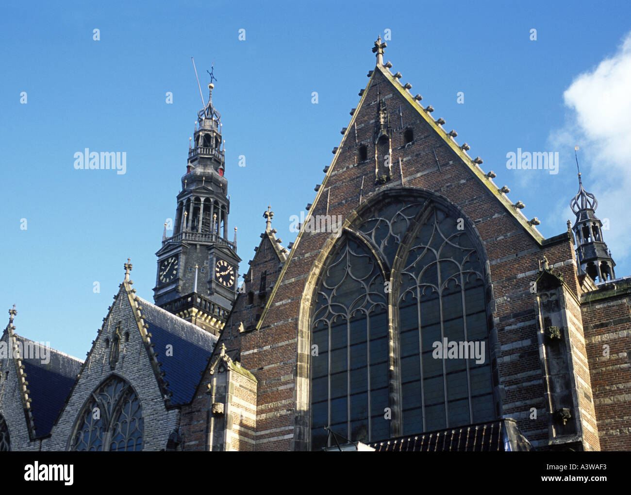 Die Oude Kerk Kirche in Amsterdam eine ruhige und friedliche Oase im Herzen der Stadt s Red Light District Stockfoto