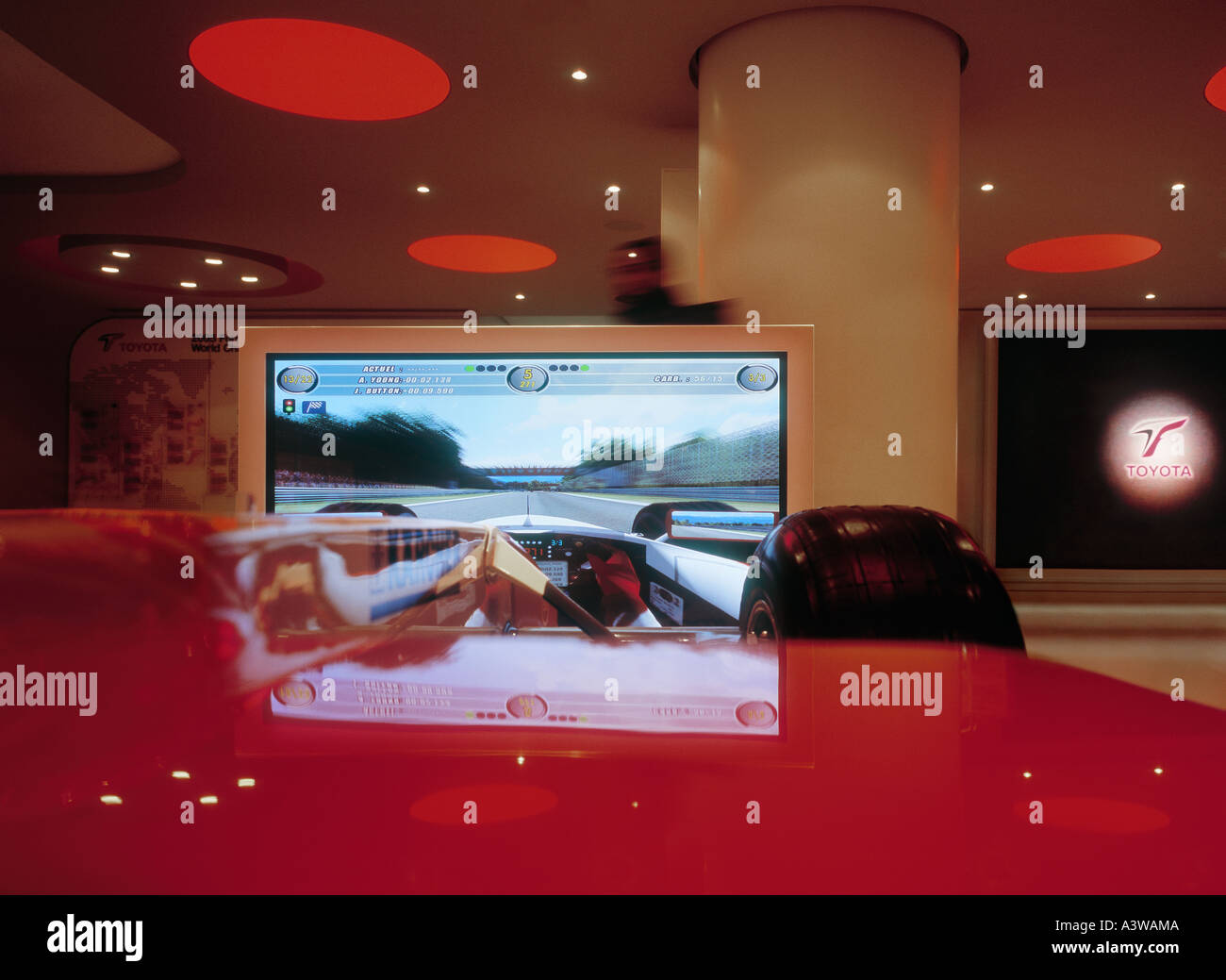 Formel 1 Simulator, Toyota Showroom, Champs-Elysées, Paris. Stockfoto