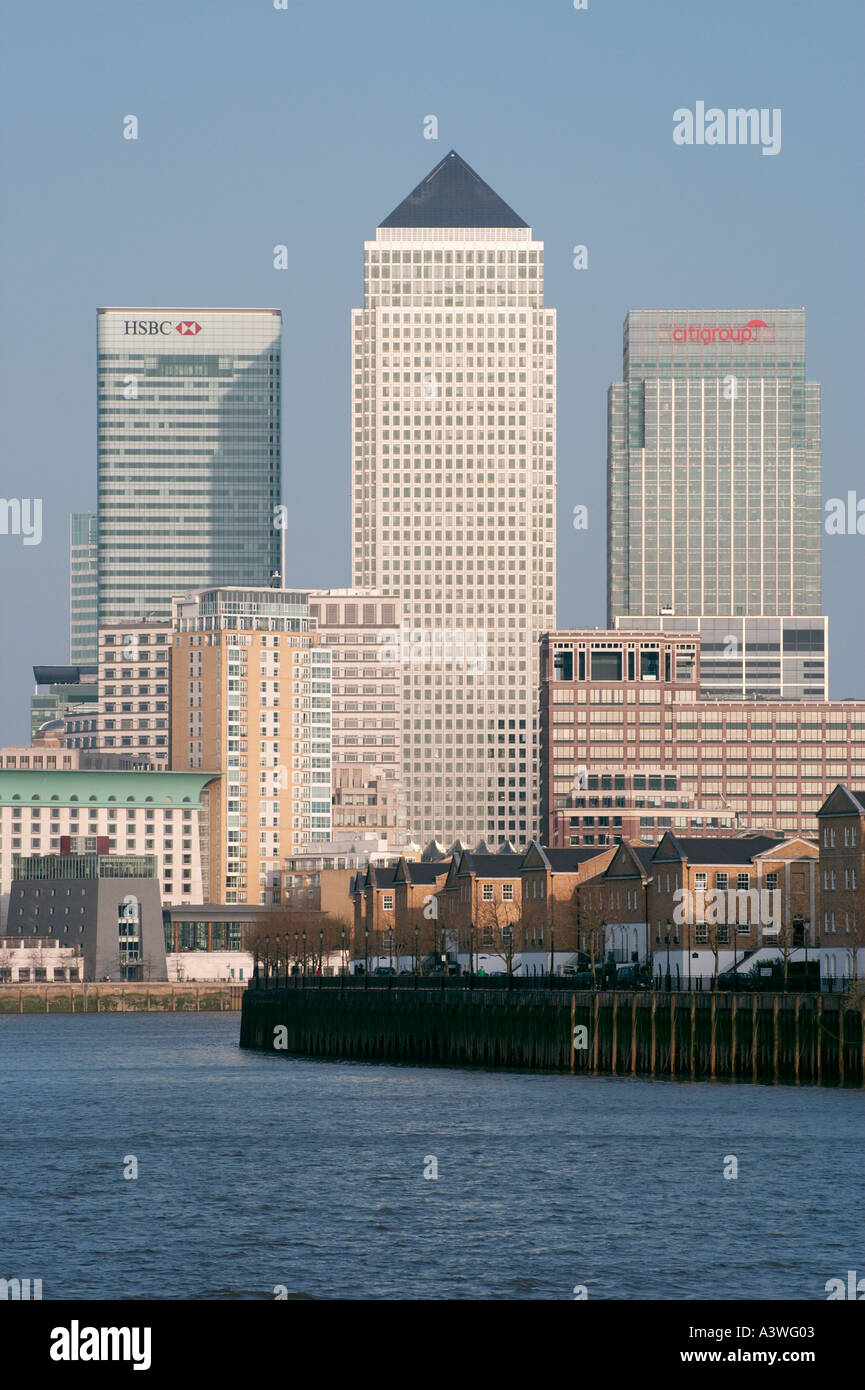Skyline von Canary Wharf in den Docklands London UK Stockfoto